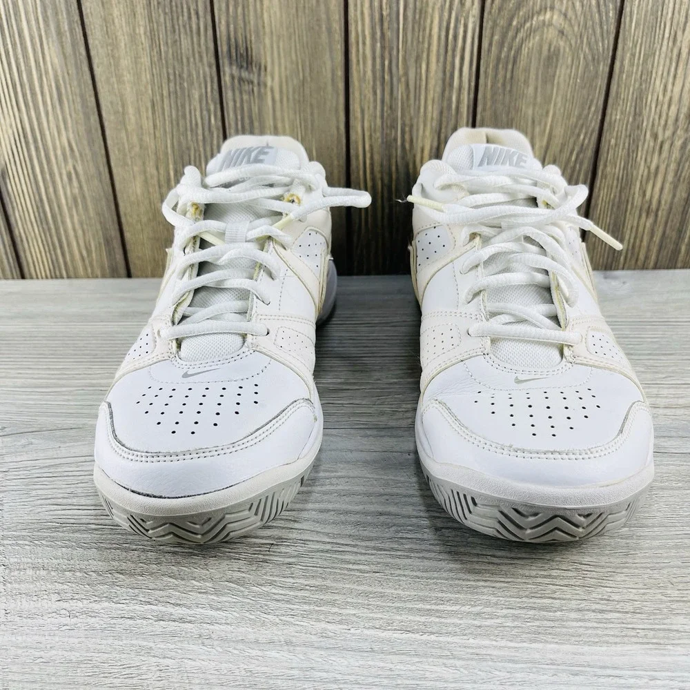 Nike Women City Court Low Top White Sneakers Size 9.5 White Silver Athletic